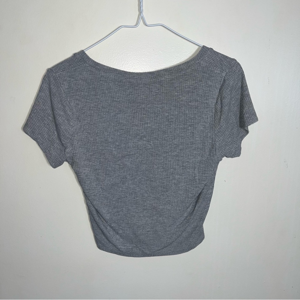 FINAL SALE Bozzolo Gray Cropped V-Neck Stretch Knit Short Sleeve T-Shirt - Picture 3 of 3